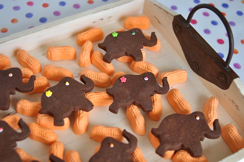 Elephant Cookies with Circus Peanuts | Sweeterville.com